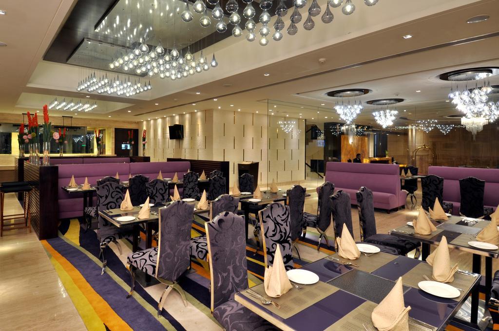 The Cove Hotel Panchkula Buitenkant foto