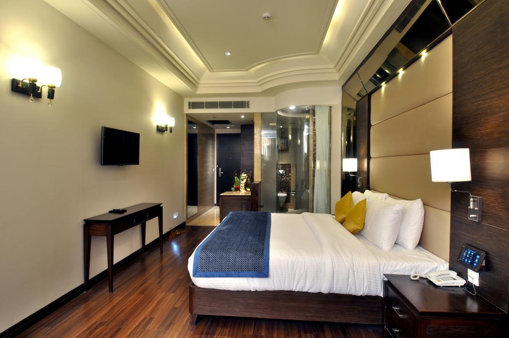 The Cove Hotel Panchkula Buitenkant foto