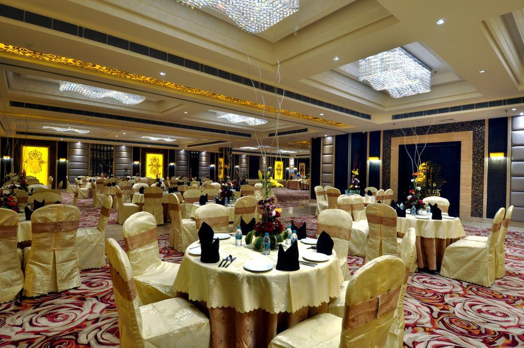 The Cove Hotel Panchkula Buitenkant foto